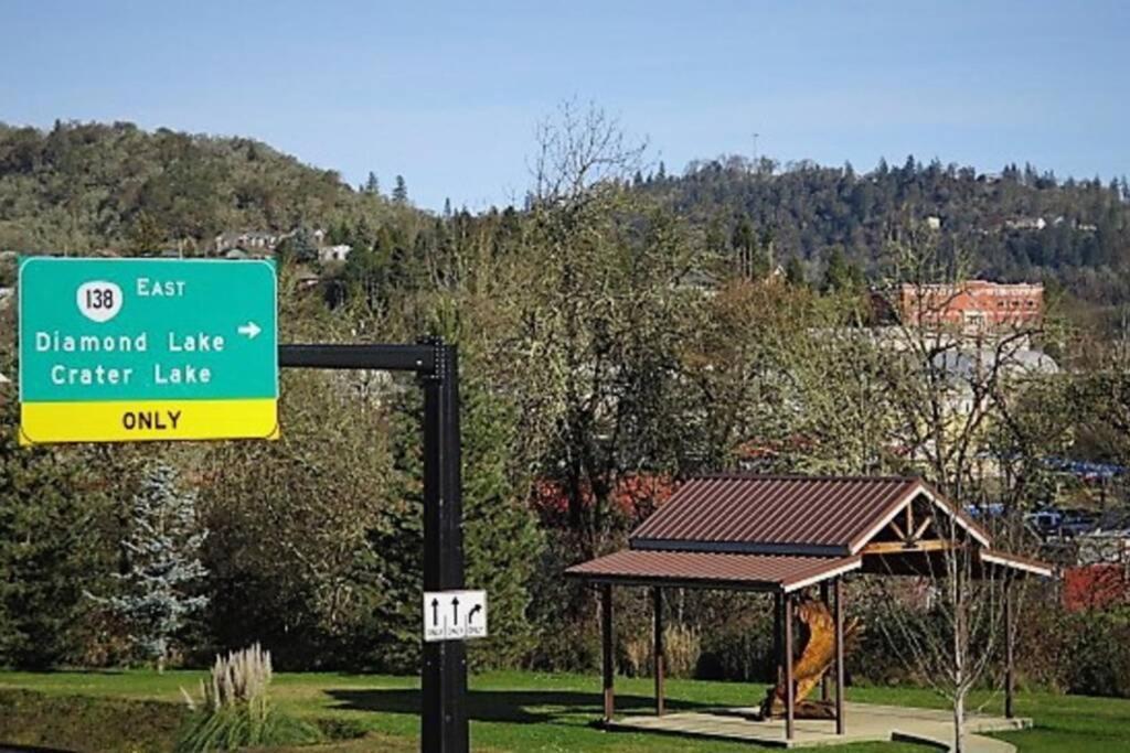 Historical John Rast House Circa 1875 Hotel Roseburg Kültér fotó